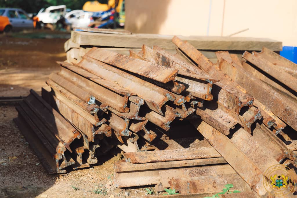 GOVERNMENT LOSES HUGE SUMS OF MONEY TO RAILWAY ROBBERY